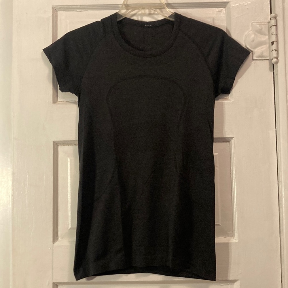 Lululemon Run Swiftly TShirt Size 8